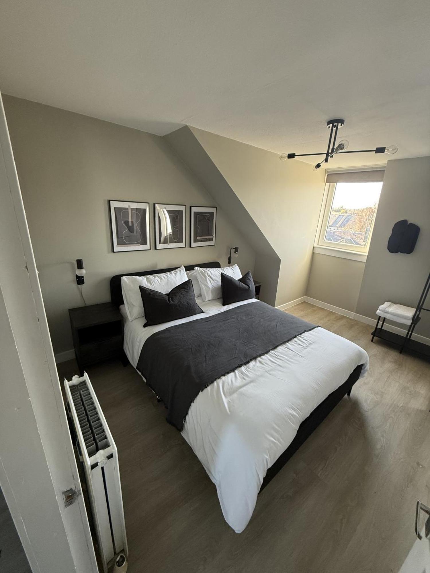 Constitution Street Apartment *